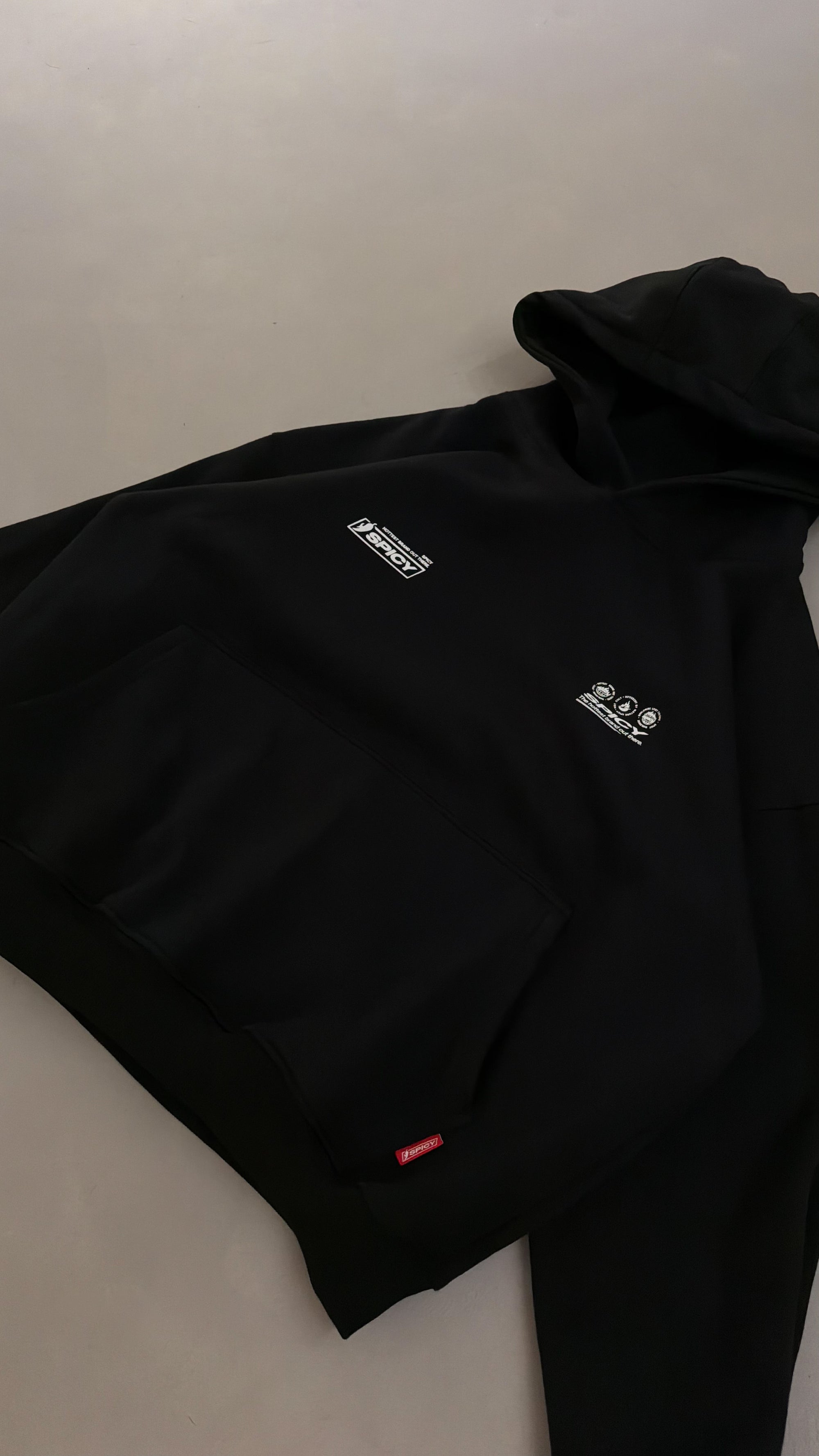 TOO HOT HOODIE NEGRO